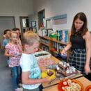 Schlange am Kuchenbuffet