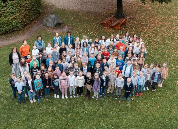 Gruppenbild Schulfamilie 2025 / 2026